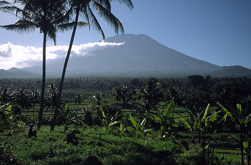 Вулкан Агунг
